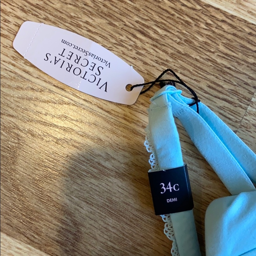 Victoria Secret Bra - Picture 2 of 5